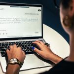 El uso de ChatGPT como psicólogo crece, pero tiene sus riesgos: refuerza el egocentrismo y las ideas paranoides